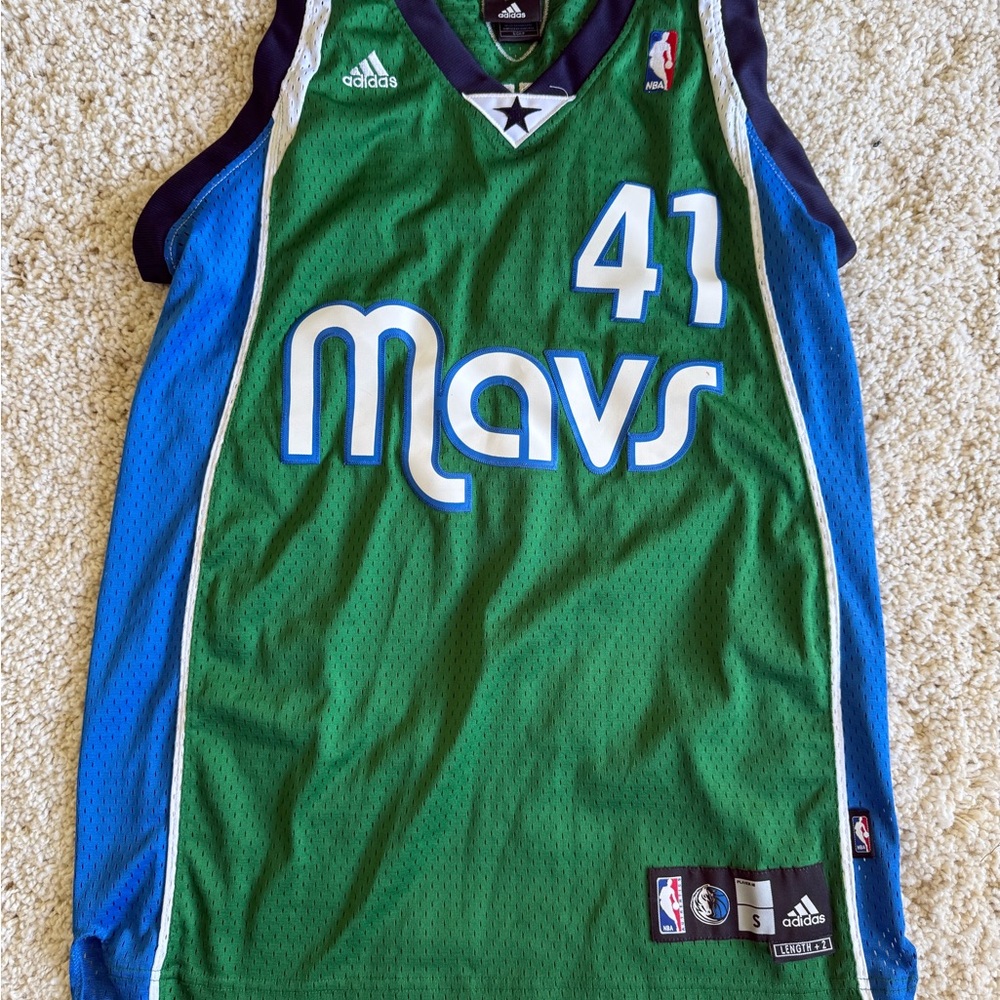 Mavs 41 throwback jersey